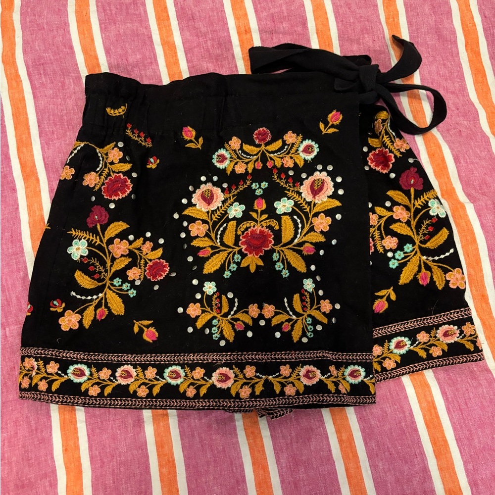 Zara embroidered skort